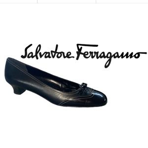 FLASH SALE! Ferragamo Black Patent and Leather Pump, Size 8 Narrow